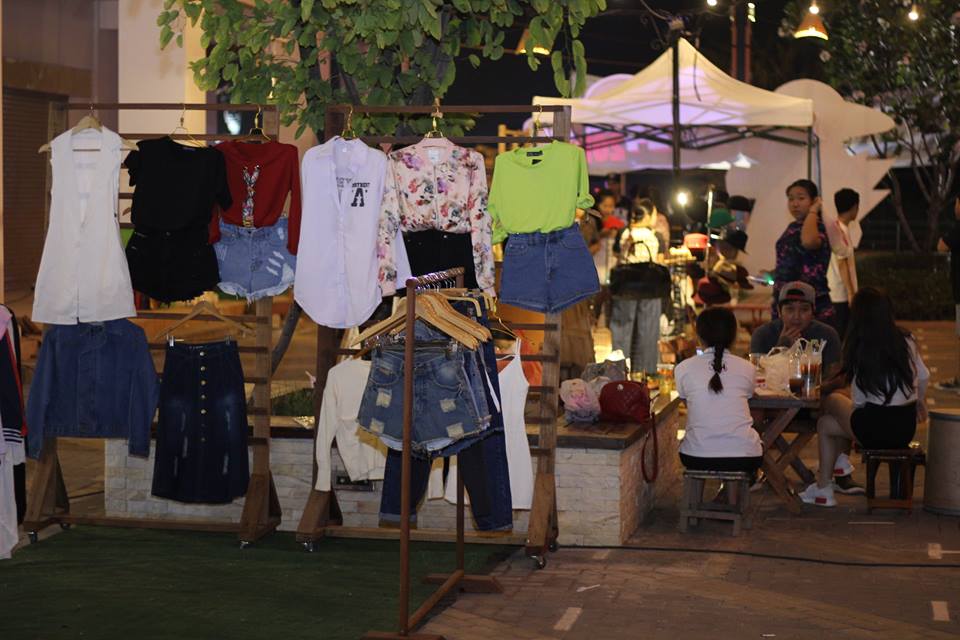 Walking Street Clothes Stall